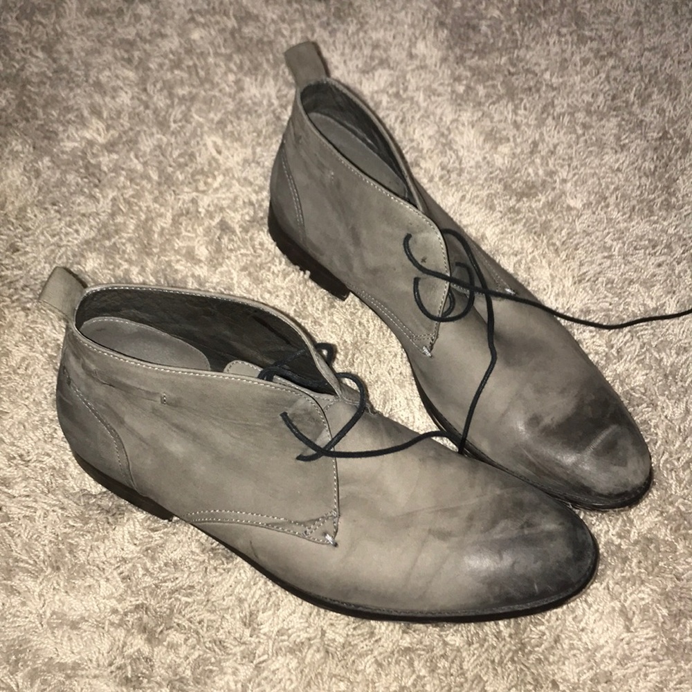 Men's Gray Suede Chukka Boots